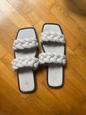 Hm sandals gray like new, size 40