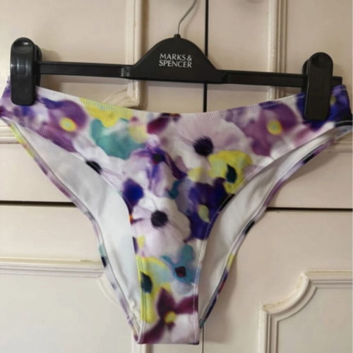 H&M Printed Bikini Bottom white with flowers, like new, size XL