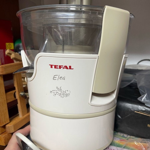 Tefal juicer like new with 700ml capacity and stainless steel filter