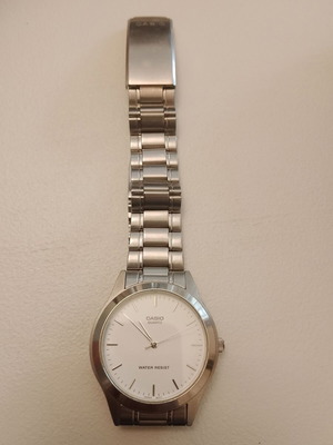 Casio quartz MTP 1128 like new men's watch