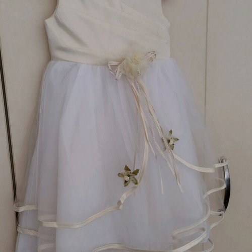 Princess dress for girl 4-5 years like new, ecru color