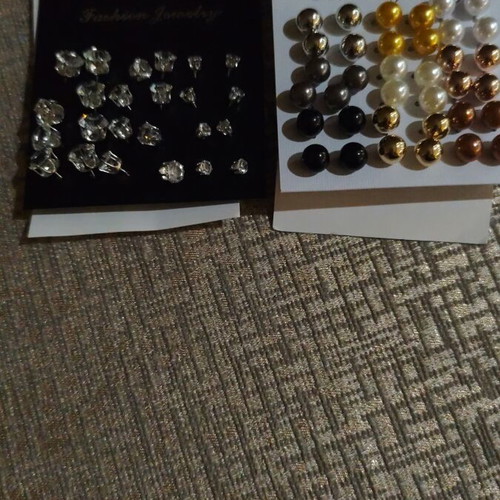 Earrings new, over 40 pairs with different colors