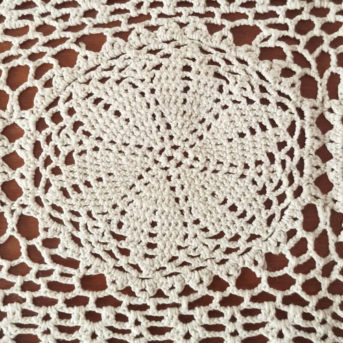 Vintage handmade crochet table runner like new, 70cm x 28cm