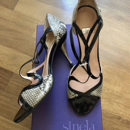 Sinela black patent leather high-heeled sandals size 39 like new
