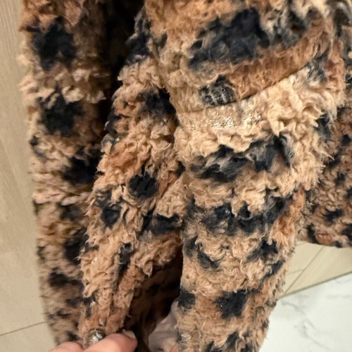 Leopard fleece used, warm and soft with pockets and zipper