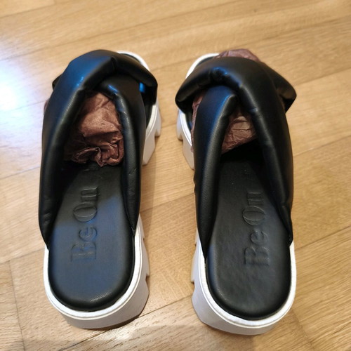 Women’s puffer platform sandals like new, size 38