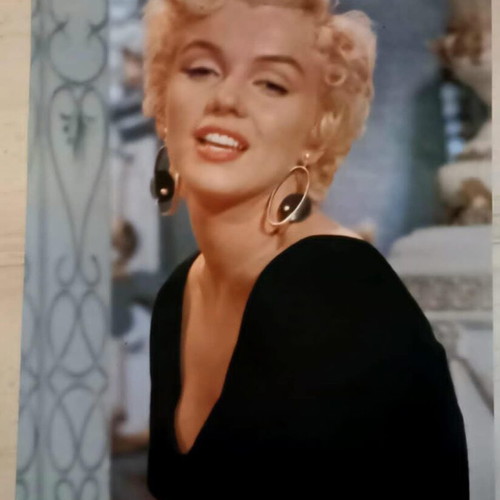 Vintage Marilyn Monroe poster 1989 like new, large
