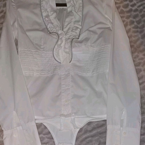 AMA white bodysuit shirt like new with ruffles and elastic waist