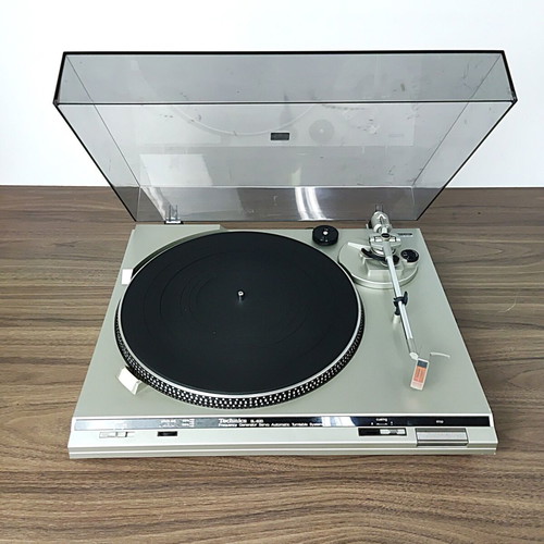 Technics SL-B20 vintage turntable used with stroboscope pitch control