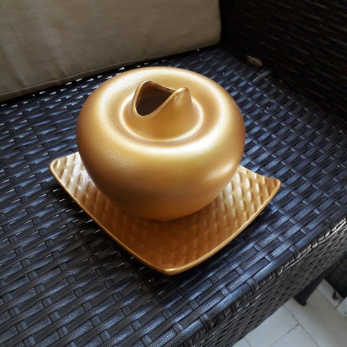 Gold Vase like new