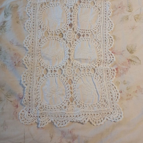 Handmade table runner like new