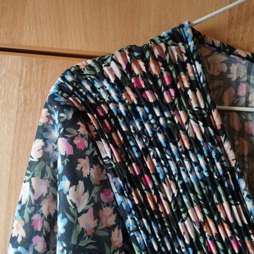 Long floral dress like new, pleated and lined, size M