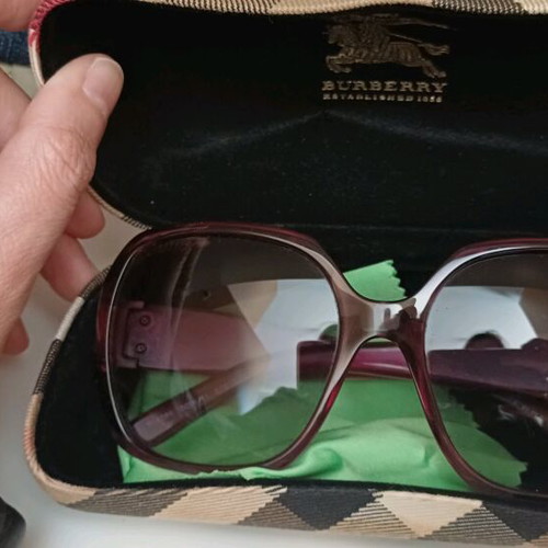 Burberry purple sunglasses like new in excellent condition
