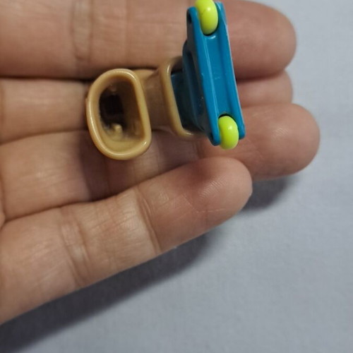Playmobil figure pants like new, missing one skate