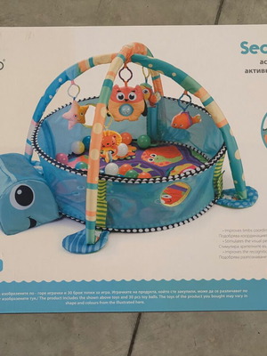 Baby gym like new, ball pool