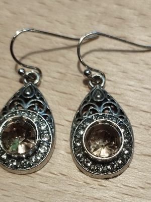 Special green stone earrings Vintage Atelier like new