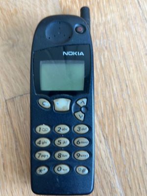 Nokia 5110 cell phone collectible like new