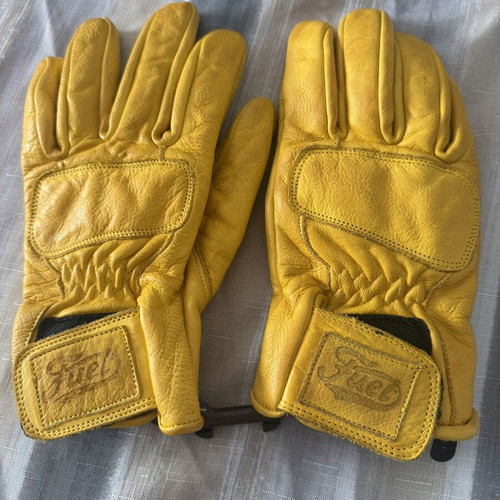 Fuel United gloves M size, like new, yellow