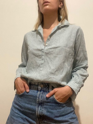 Ellen shirt-style top used, size L, white and blue