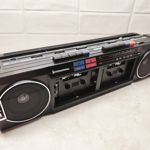 International AK-21 Vintage Boombox used, dual cassette radio 90s