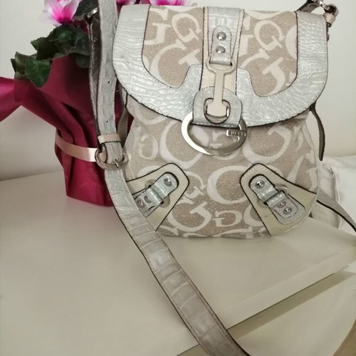 GUESS original beige crossbody bag.