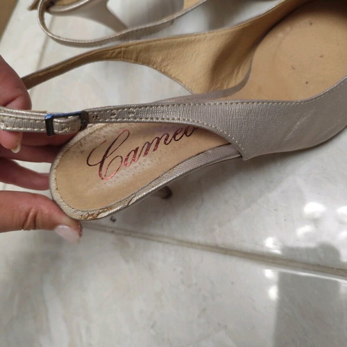 Leather pumps no 41, like new, worn once, gold