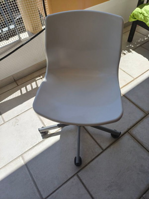 Πλαστική καρέκλα γραφείου IKEA σαν καινούργιο, περιστρεφόμενη