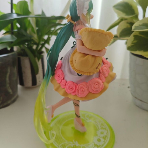Hatsune Miku (Wonderland) 18 cm figure like new