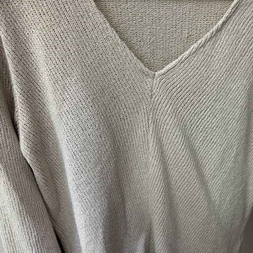 Beige pullover used, thin