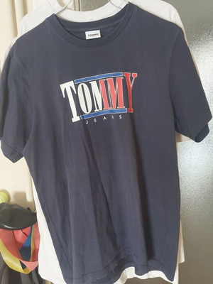 Tommy Hilfiger purple T-shirt, size M