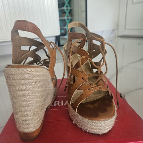 Maria Mare tan platform sandals size 41 like new