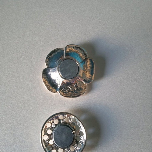 Pins like new, set of two with clasp and magnet