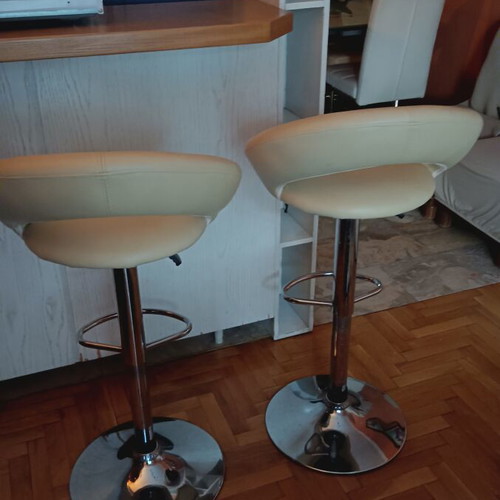 Bar stools set of 3, almost like new, light beige color