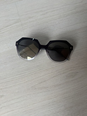 Oversized women's sunglasses like new, black lenses, lightweight frame
