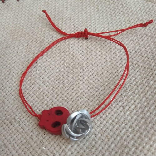 Bracelet with howlite skull and aluminum rose new