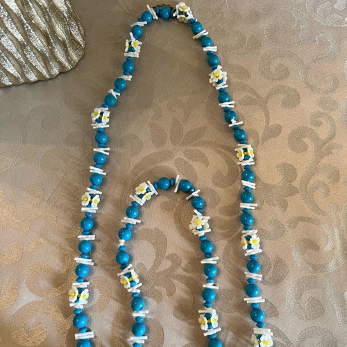 Pendant necklace in blue and white shades like new