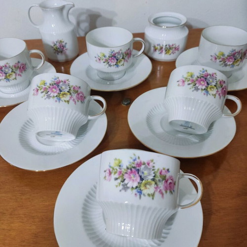 Kaiser Romantica porcelain tea set like new
