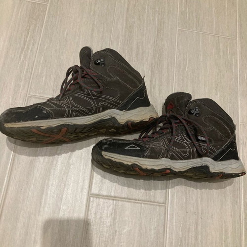 hiking boots size 40