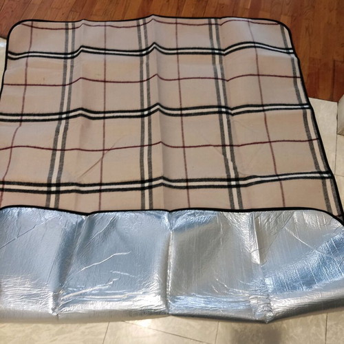 Picnic blanket like new, waterproof thermal insulation 1.65x1.30m