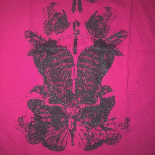 Lee T-shirt fuchsia with black print, like new