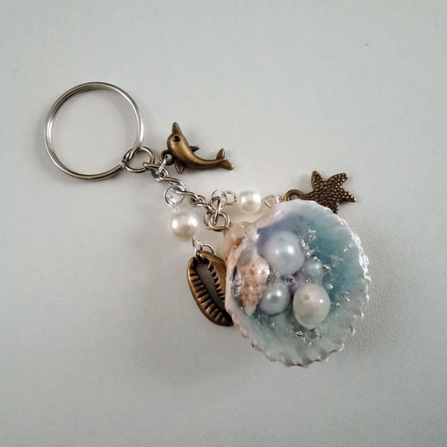 Handmade Shell keychain new, resin, shell and pearls