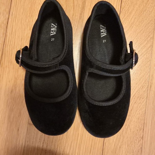 Παιδικές μπαλαρίνες Zara, μαύρες βελούδινες, νούμερο 27, με λουράκι