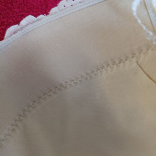Venus Victoria Gemini Padded Balcony Bra like new, ivory