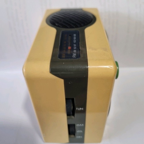 Vintage collectible alarm clock radio used, AM/FM battery