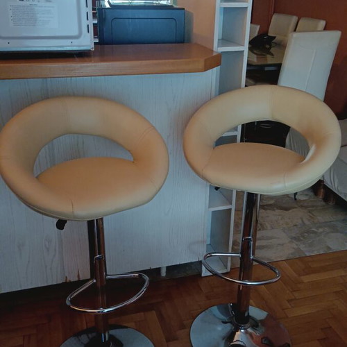 Bar stools set of 3, almost like new, light beige color