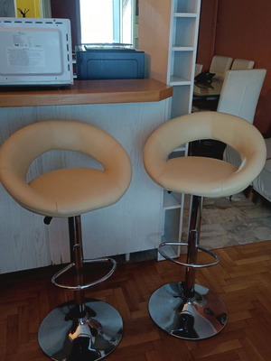Bar stools set of 3, almost like new, light beige color