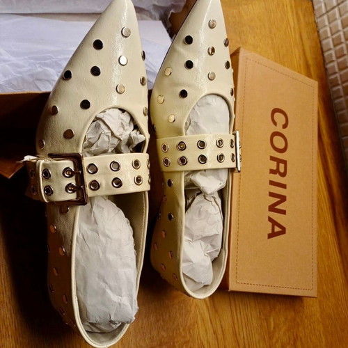 Corina rock Mary Janes ballet flats beige with silver details like new