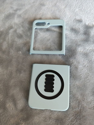 Samsung Z Flip 5 Phone Case like new, blue