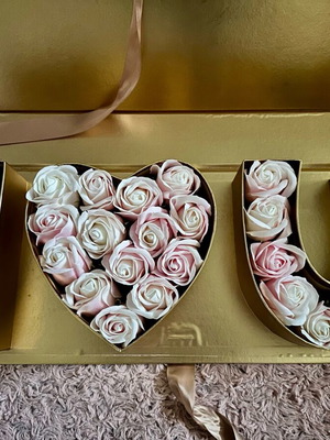 Gift box with roses new, ideal for Valentine's Day