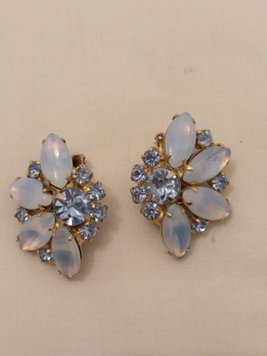 Vintage clip earrings 1950, like new